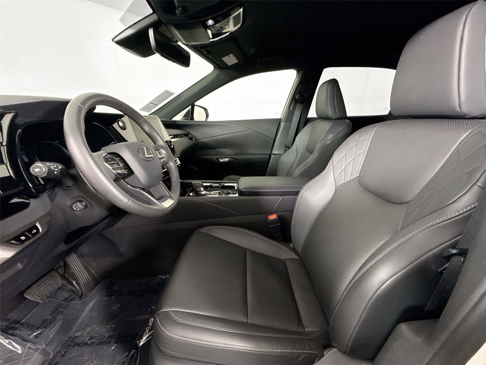 Used 2024 Lexus RX 350 FWD w/ Technology Package image 3