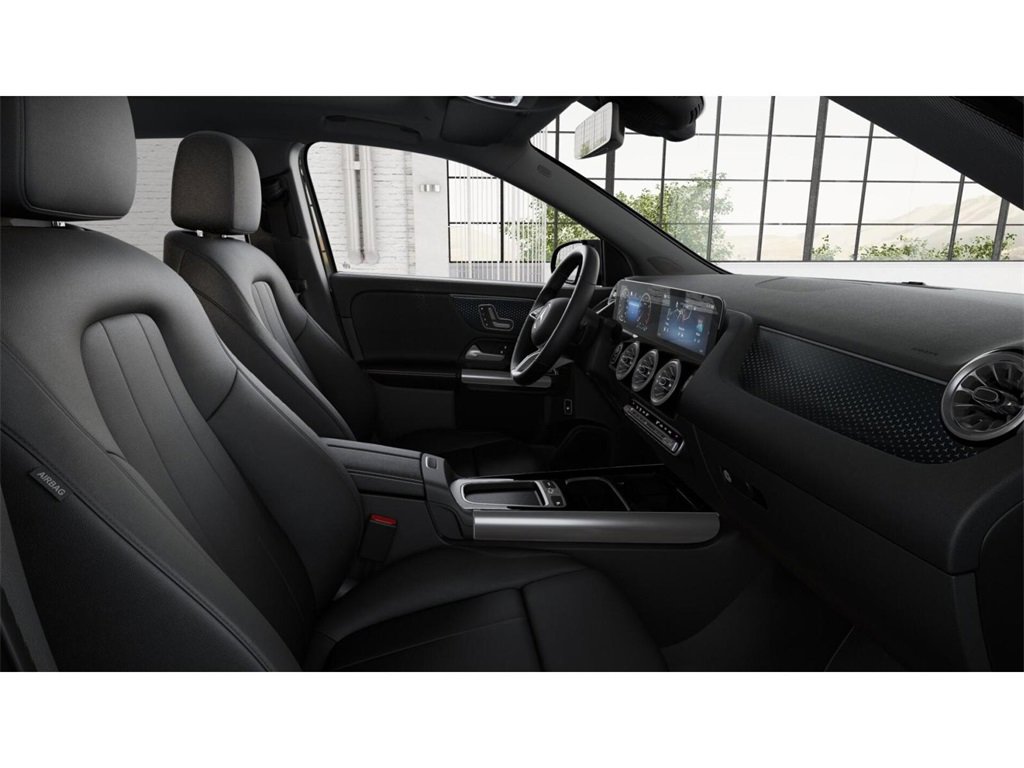 Used 2025 Mercedes-Benz GLA 250 4MATIC image 4