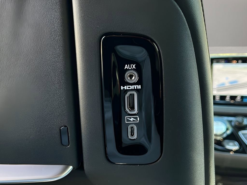 New 2026 Chrysler Pacifica Limited w/ Uconnect Theater Family Group image 31