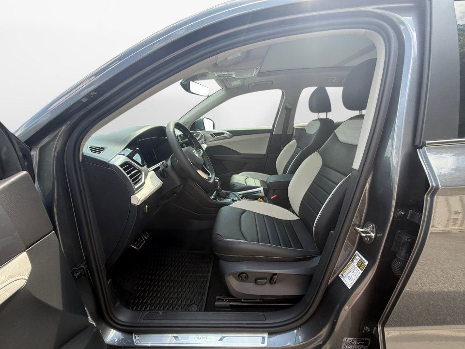 New 2025 Volkswagen Taos SEL image 9