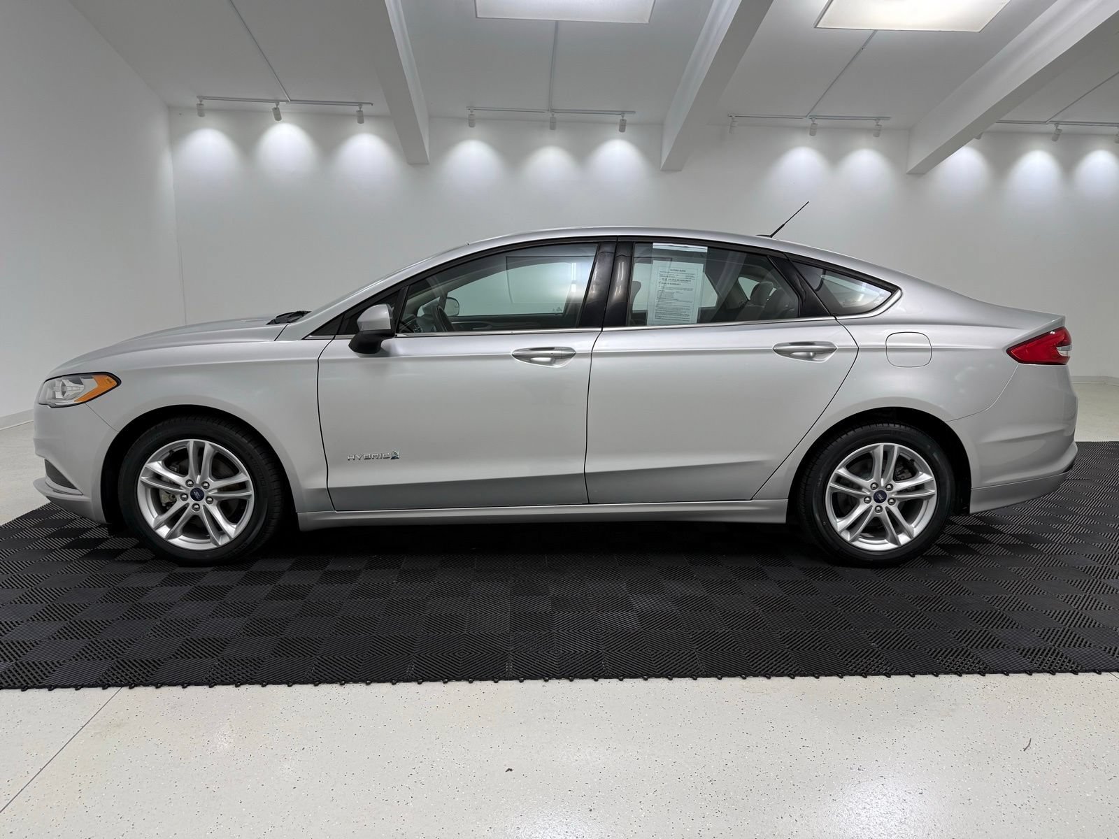 Used 2018 Ford Fusion S FWD image 4