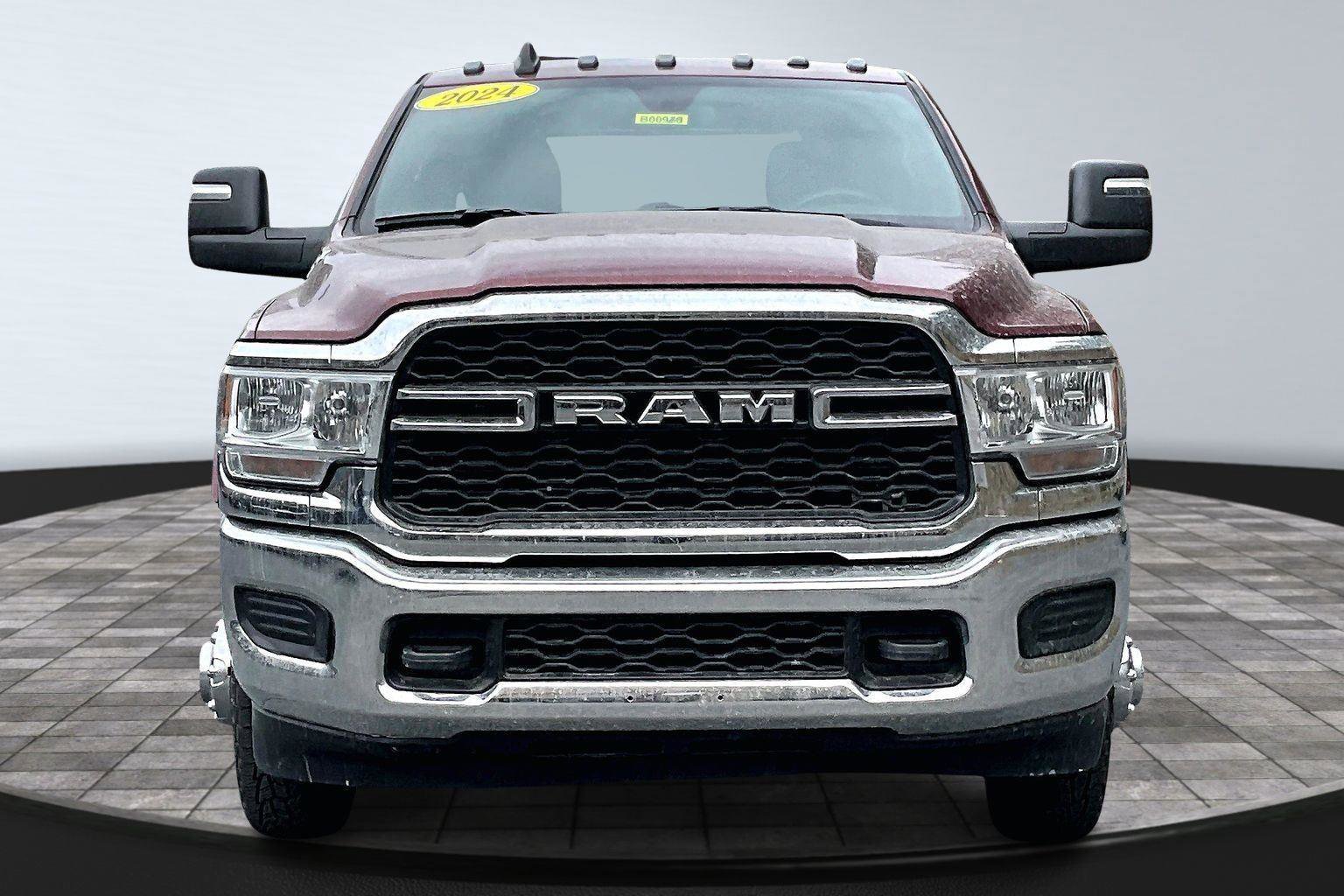 Used 2024 RAM 3500 Tradesman w/ Chrome Appearance Group image 4