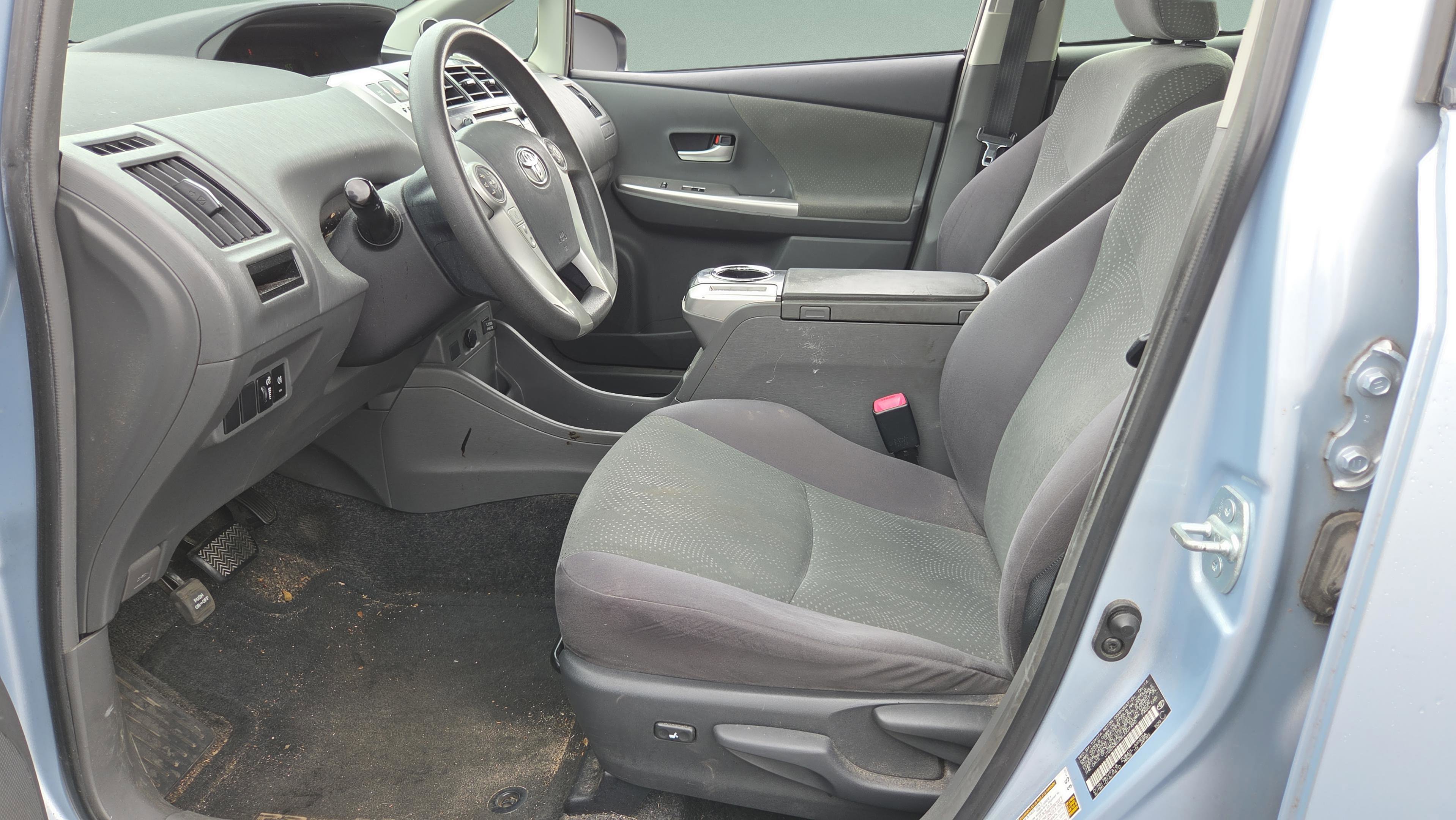 Used 2014 Toyota Prius V Three image 9