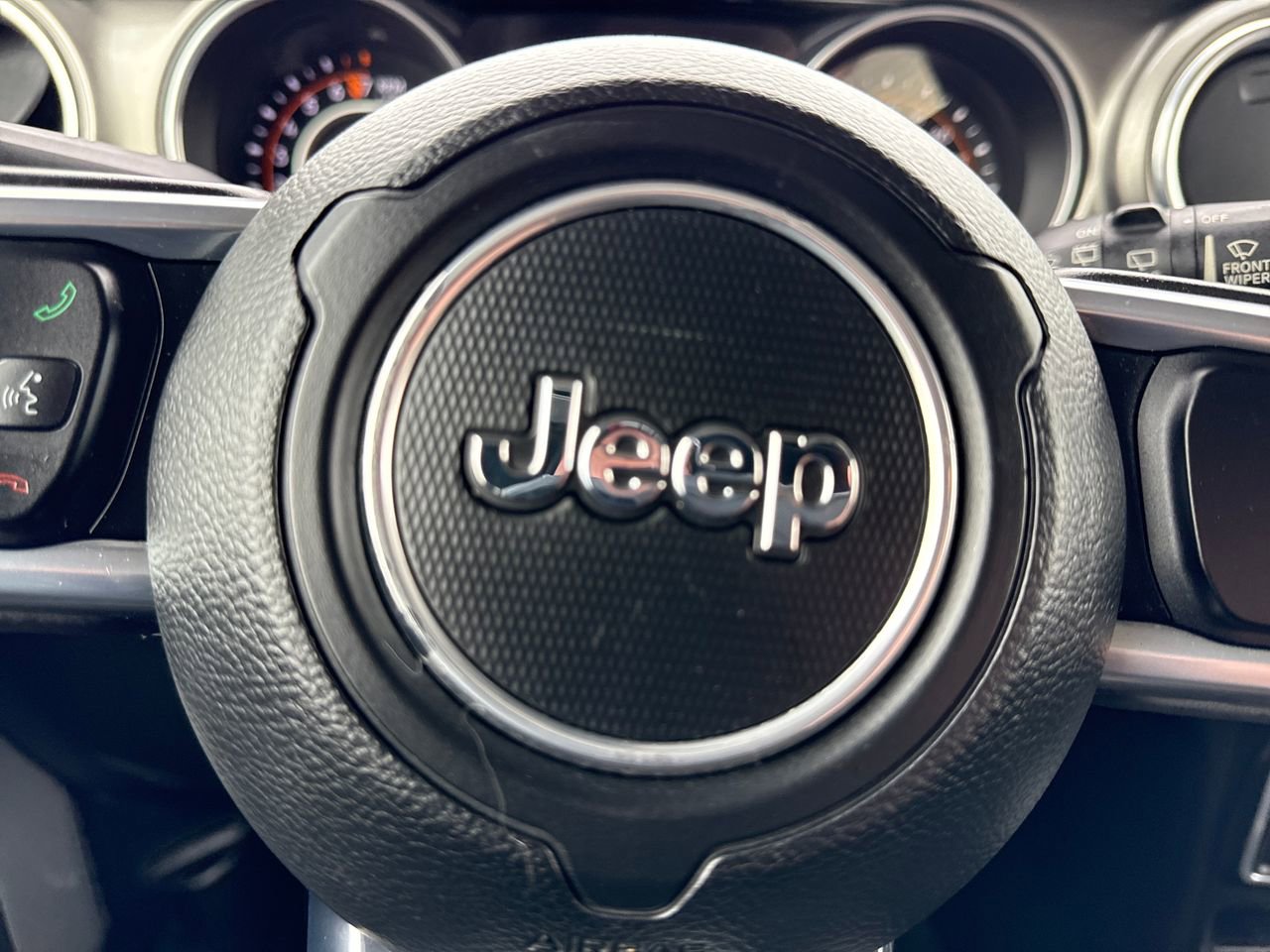 Used 2018 Jeep Wrangler Unlimited Sahara w/ Uconnect 4C Nav & Sound Group image 27