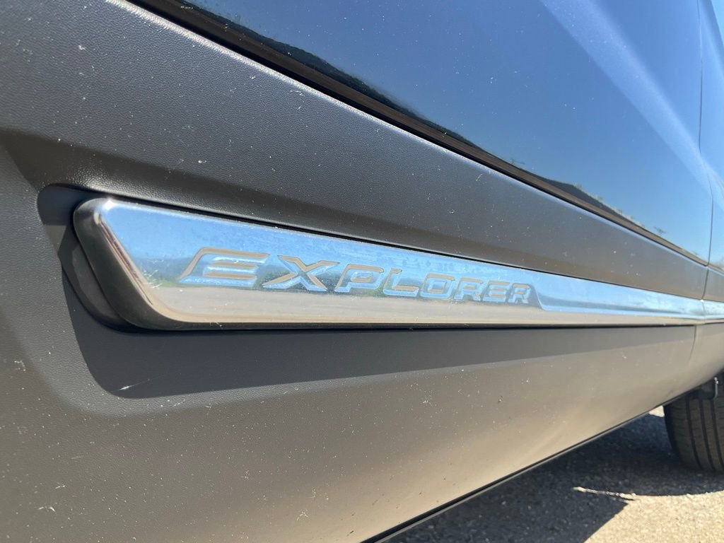 Used 2017 Ford Explorer XLT w/ Equipment Group 202A image 11