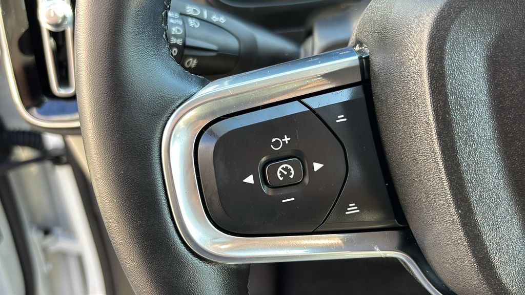 Certified 2026 Volvo XC40 B5 Plus AWD/4WD image 16