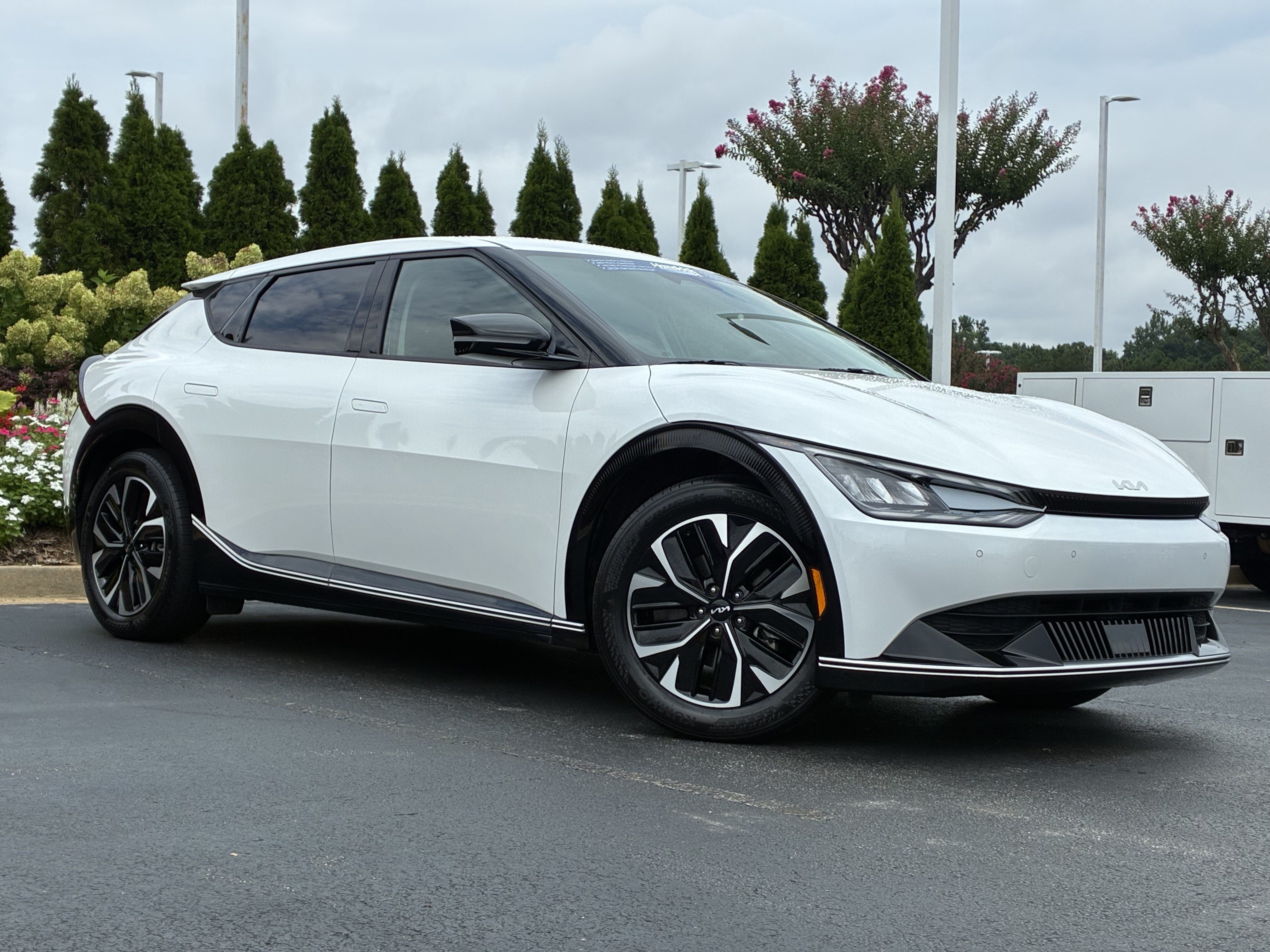 Used 2022 Kia EV6 Wind RWD video 2