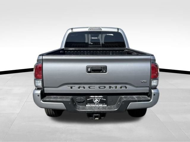 Used 2021 Toyota Tacoma TRD Sport w/ Technology Package image 5