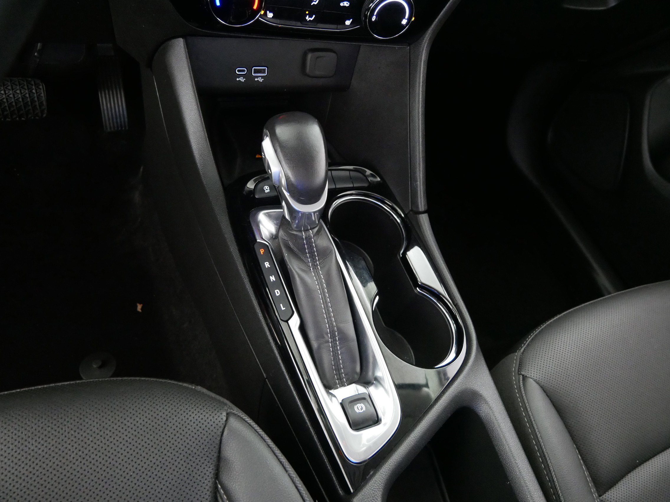 Used 2024 Buick Encore GX Sport Touring w/ Comfort Package image 24