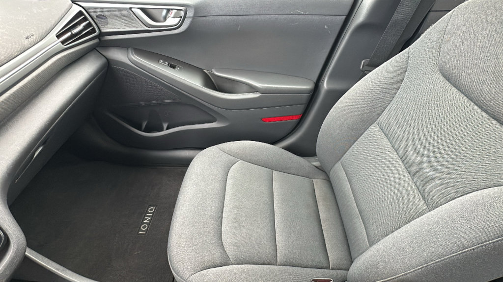 Used 2021 Hyundai Ioniq SE FWD image 12