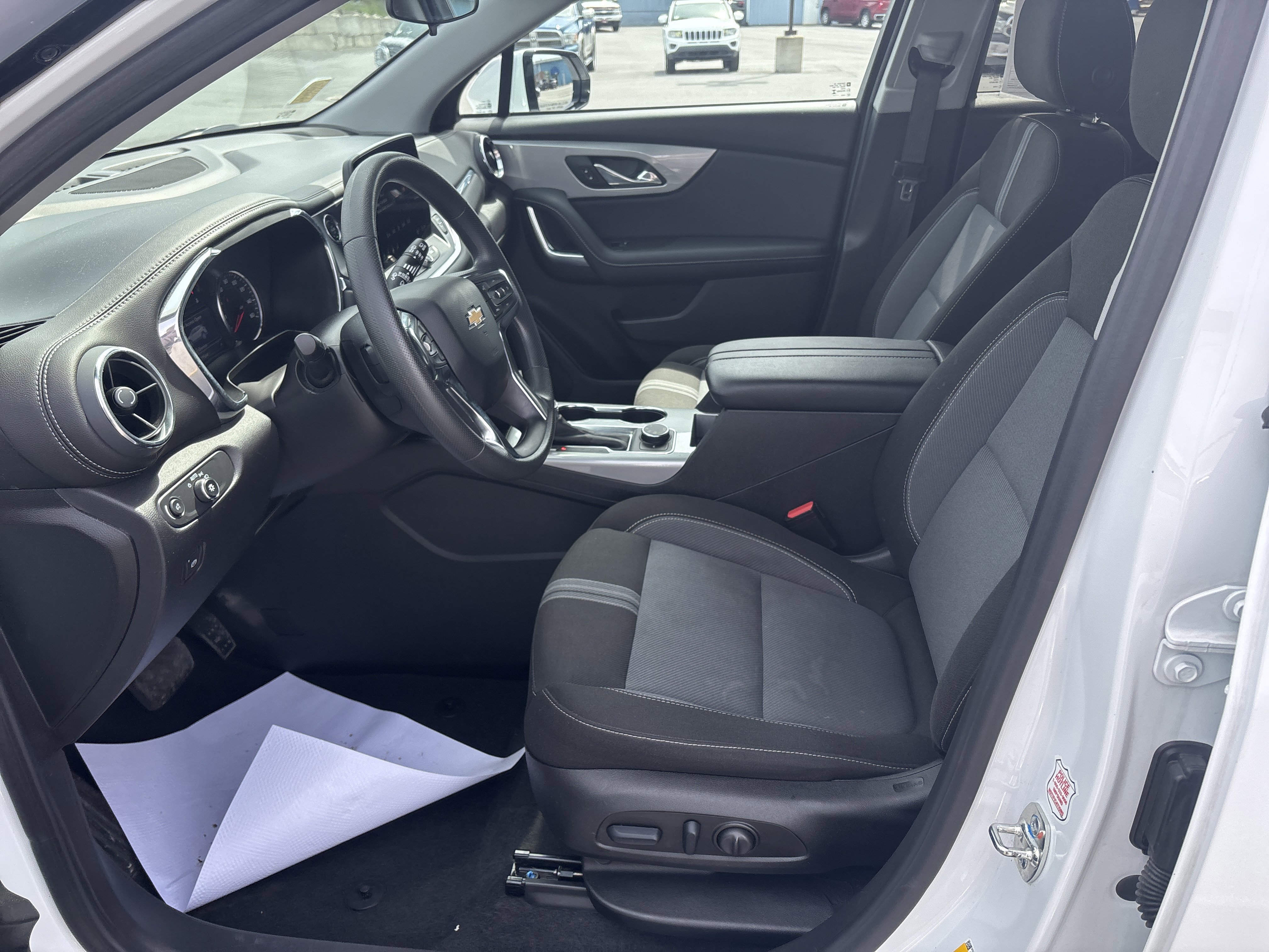 Used 2025 Chevrolet Blazer LT AWD/4WD image 12