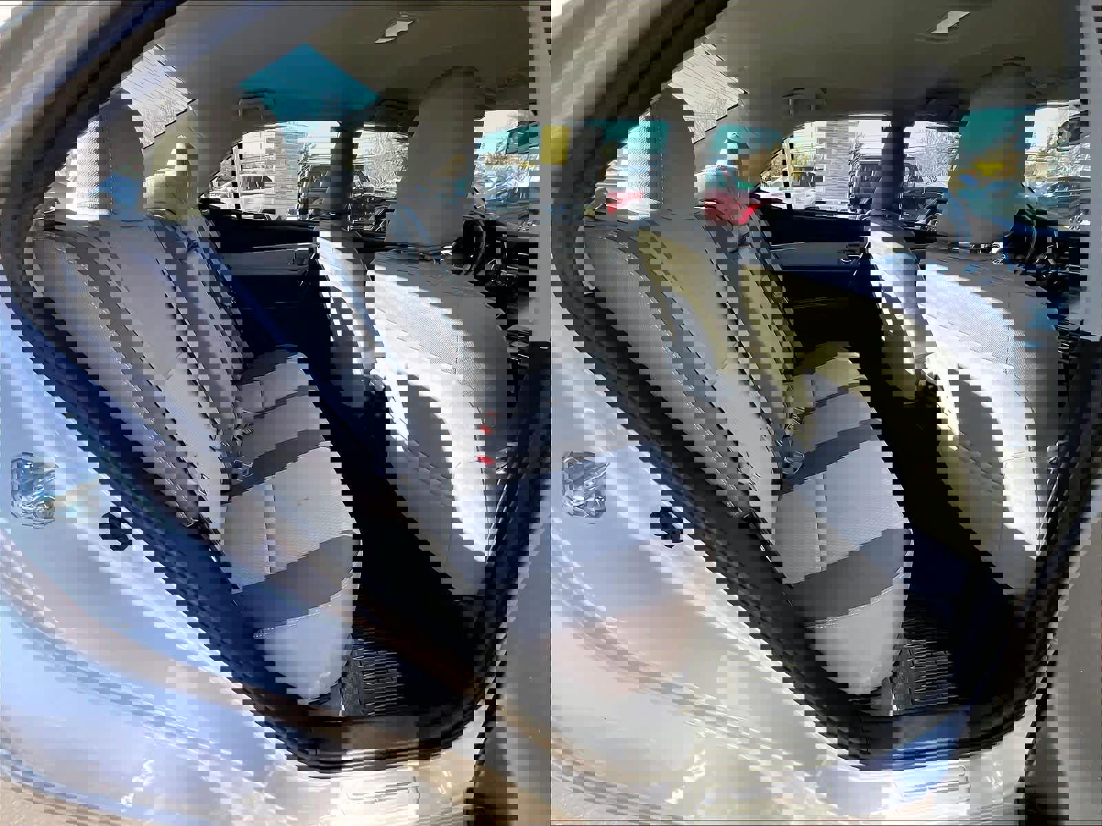 Used 2018 Toyota Corolla LE image 16