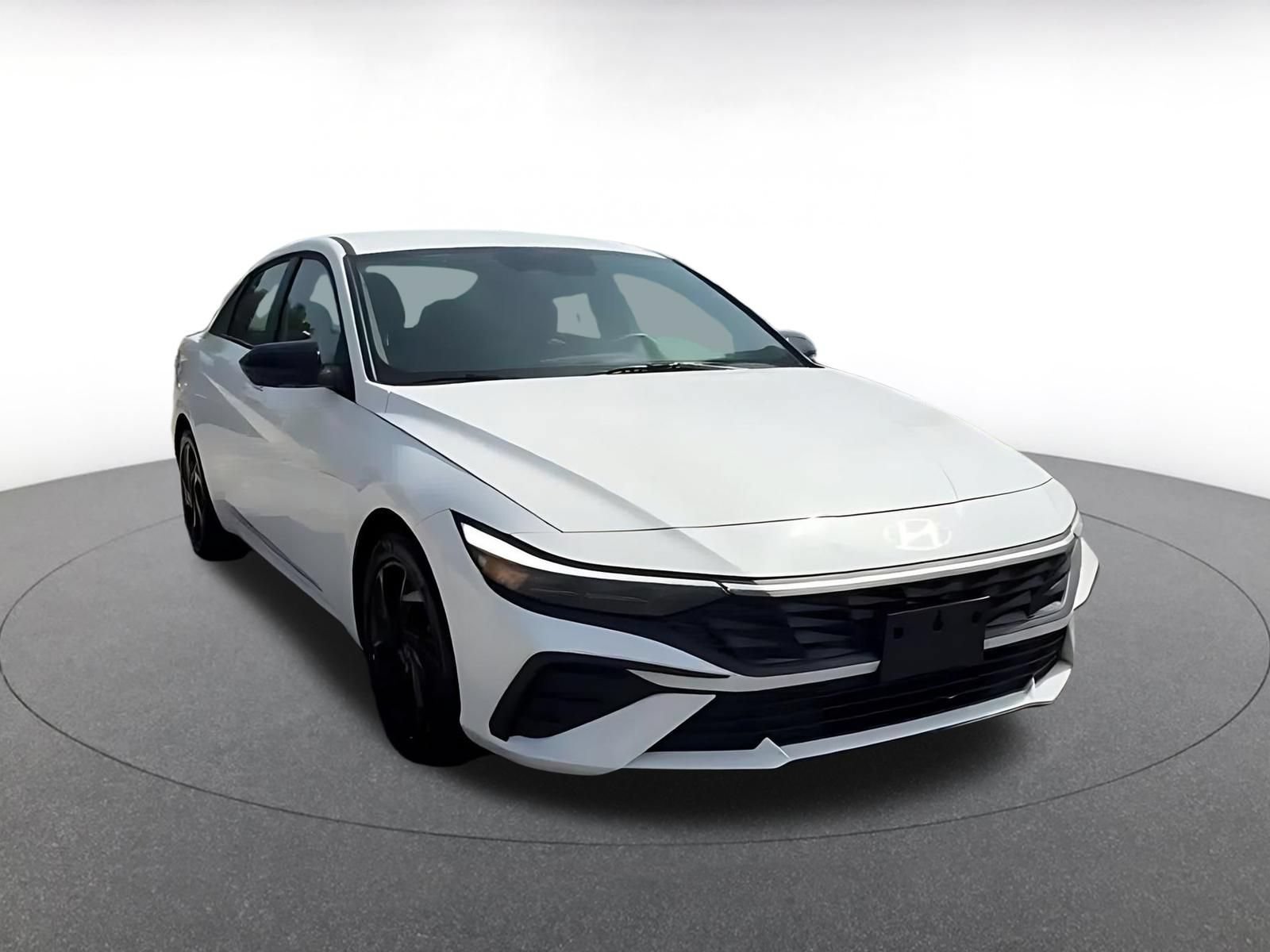 Used 2026 Hyundai Elantra Sport FWD image 3