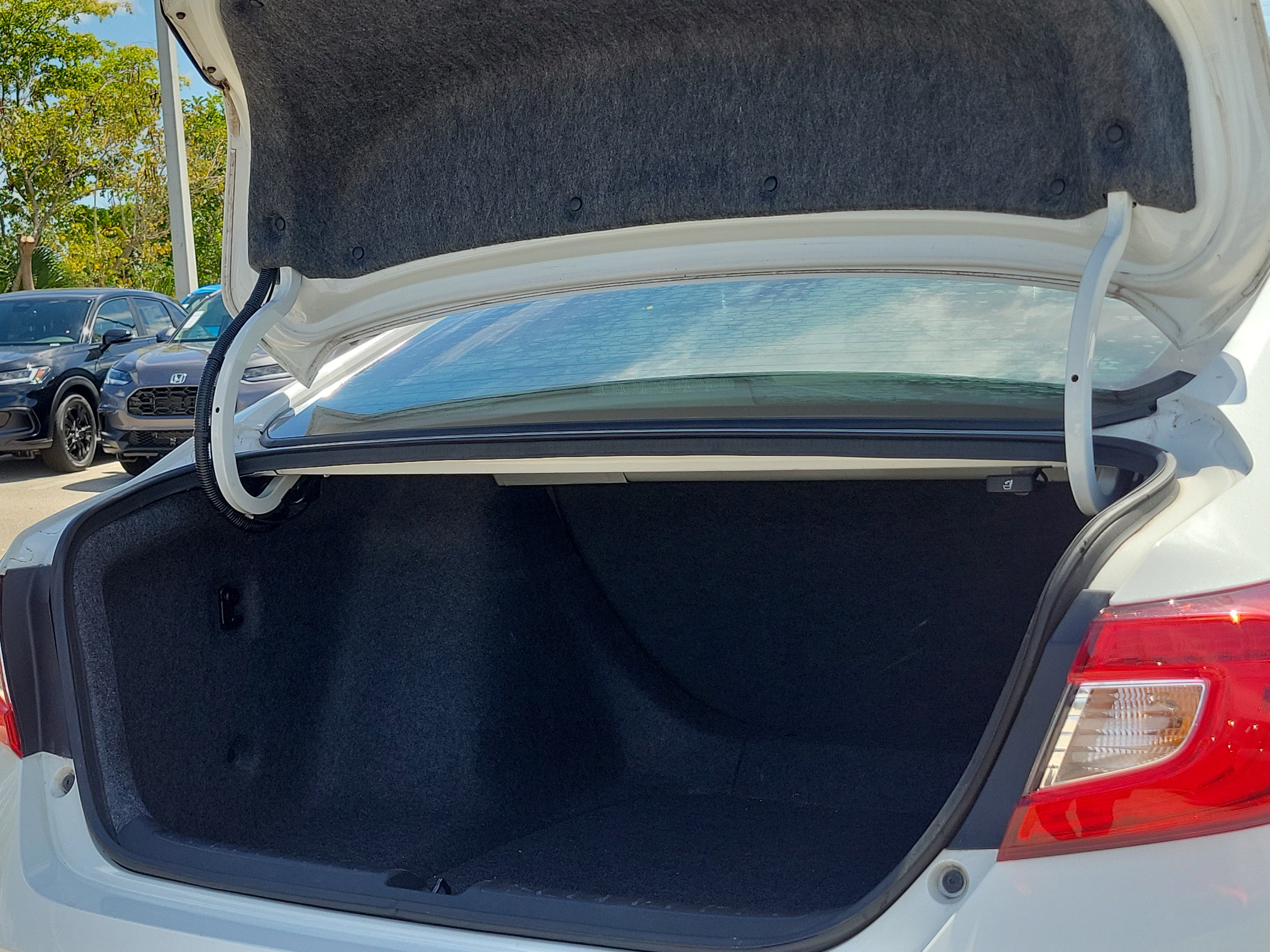 Used 2018 Honda Accord LX image 10