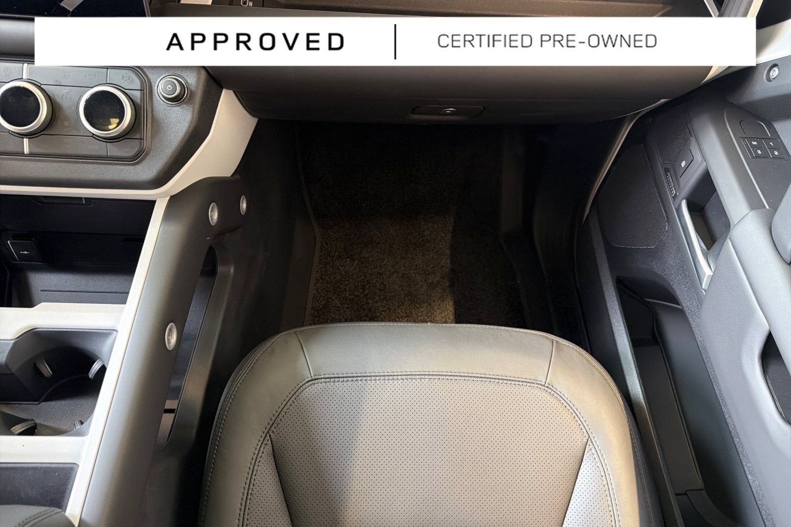 Used 2025 Land Rover Defender 130 X-Dynamic SE AWD/4WD image 34