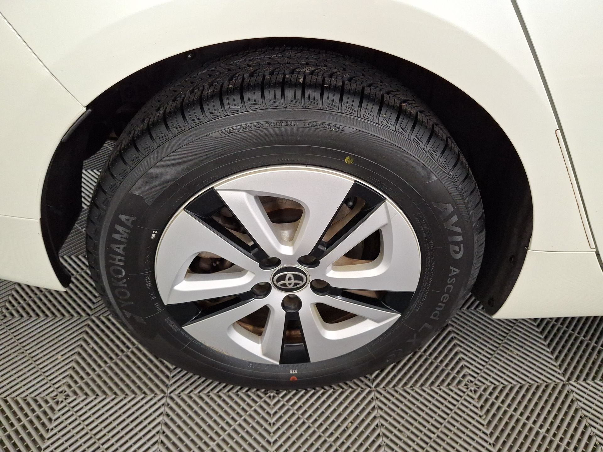 Certified 2017 Toyota Prius Three FWD image 26