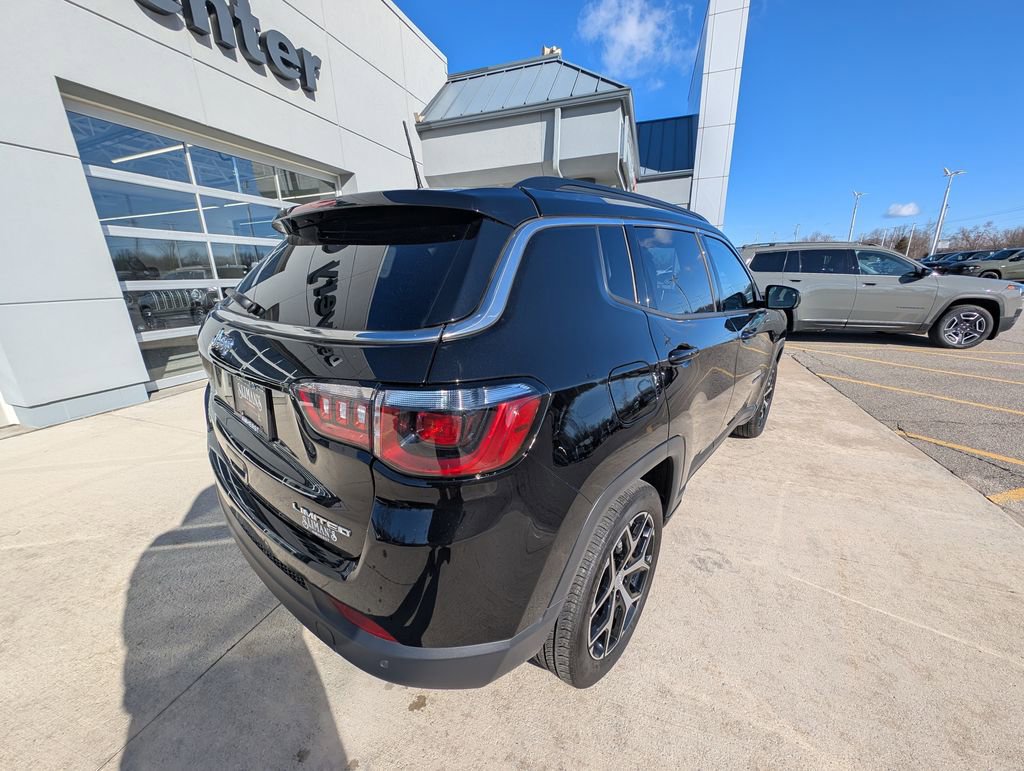 Used 2024 Jeep Compass Limited image 5