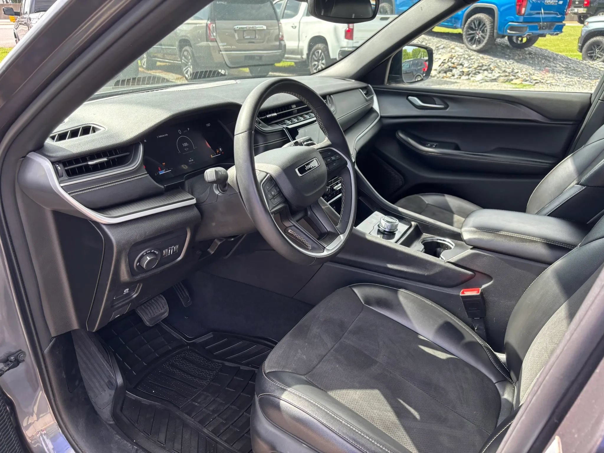 Used 2023 Jeep Grand Cherokee L Laredo AWD/4WD image 12