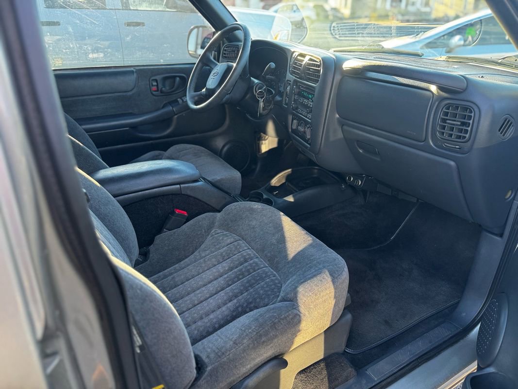 Used 2002 Chevrolet Blazer LS w/ Preferred Equipment Group image 24