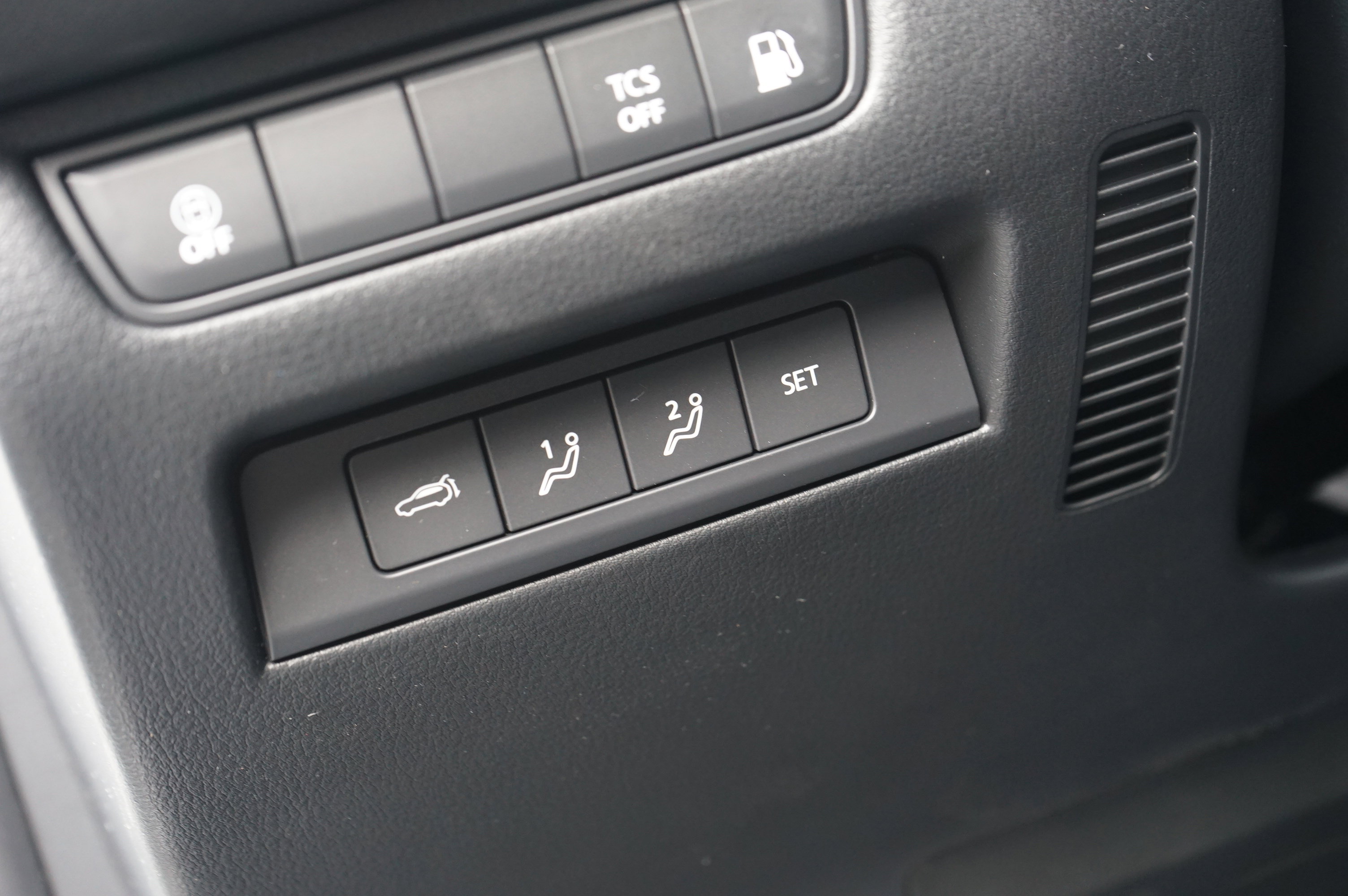 Certified 2025 MAZDA CX-50 AWD 2.5 Hybrid w/ Premium Pkg image 16