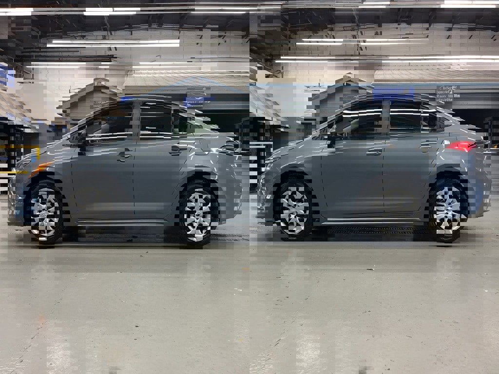 Used 2020 Toyota Corolla LE image 4