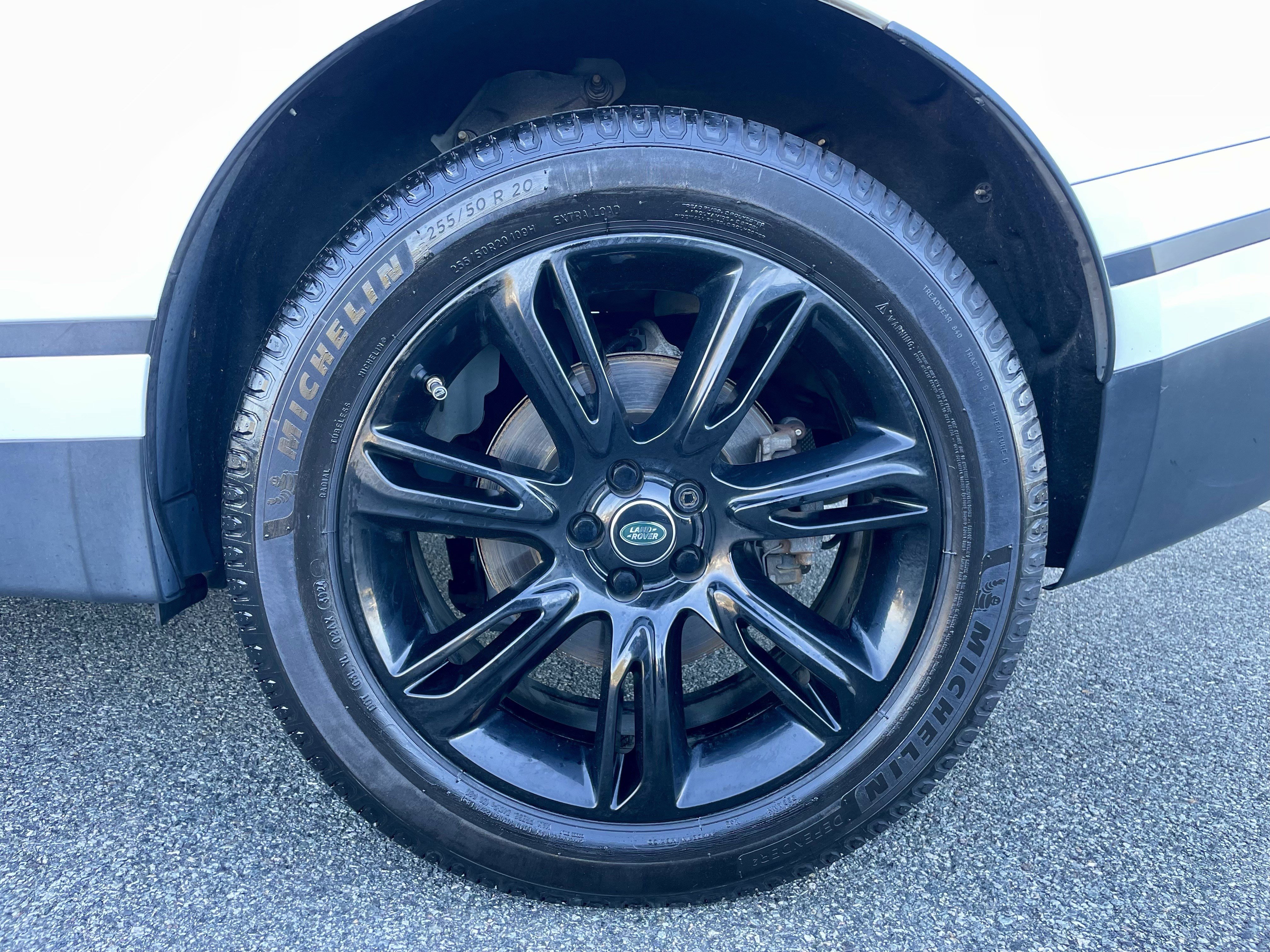 Used 2019 Land Rover Range Rover Velar S image 10