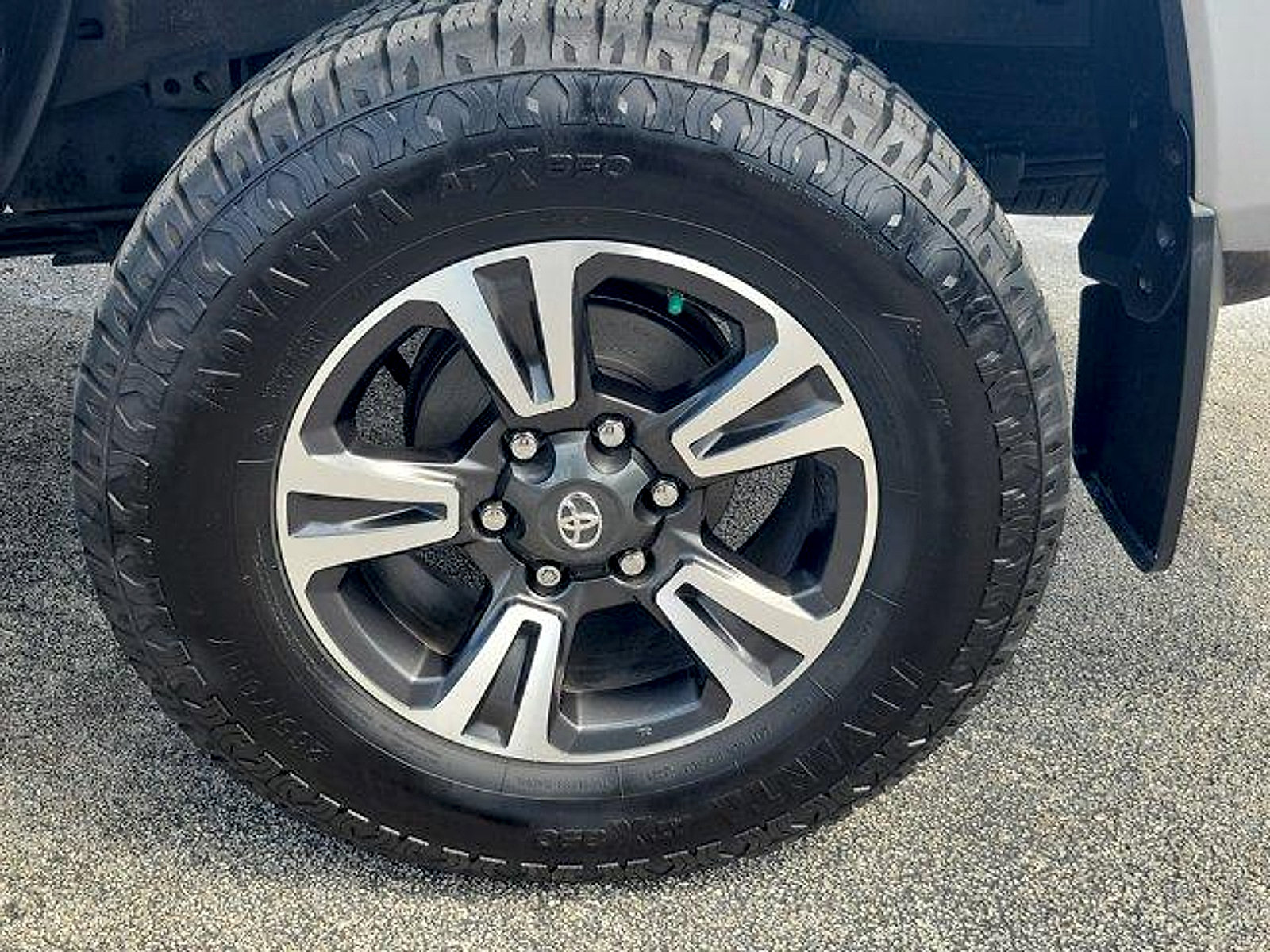 Used 2016 Toyota Tacoma TRD Sport w/ Towing Package RWD image 11