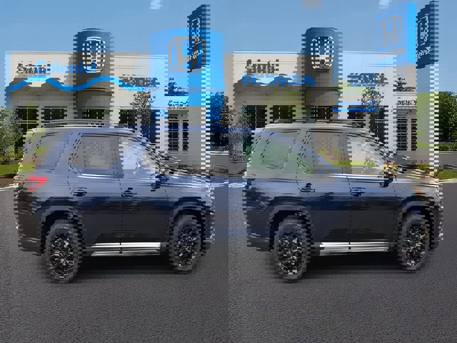 New 2025 Honda Pilot Touring image 8