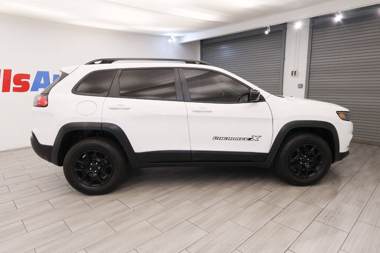 Used 2022 Jeep Cherokee Latitude AWD/4WD image 6