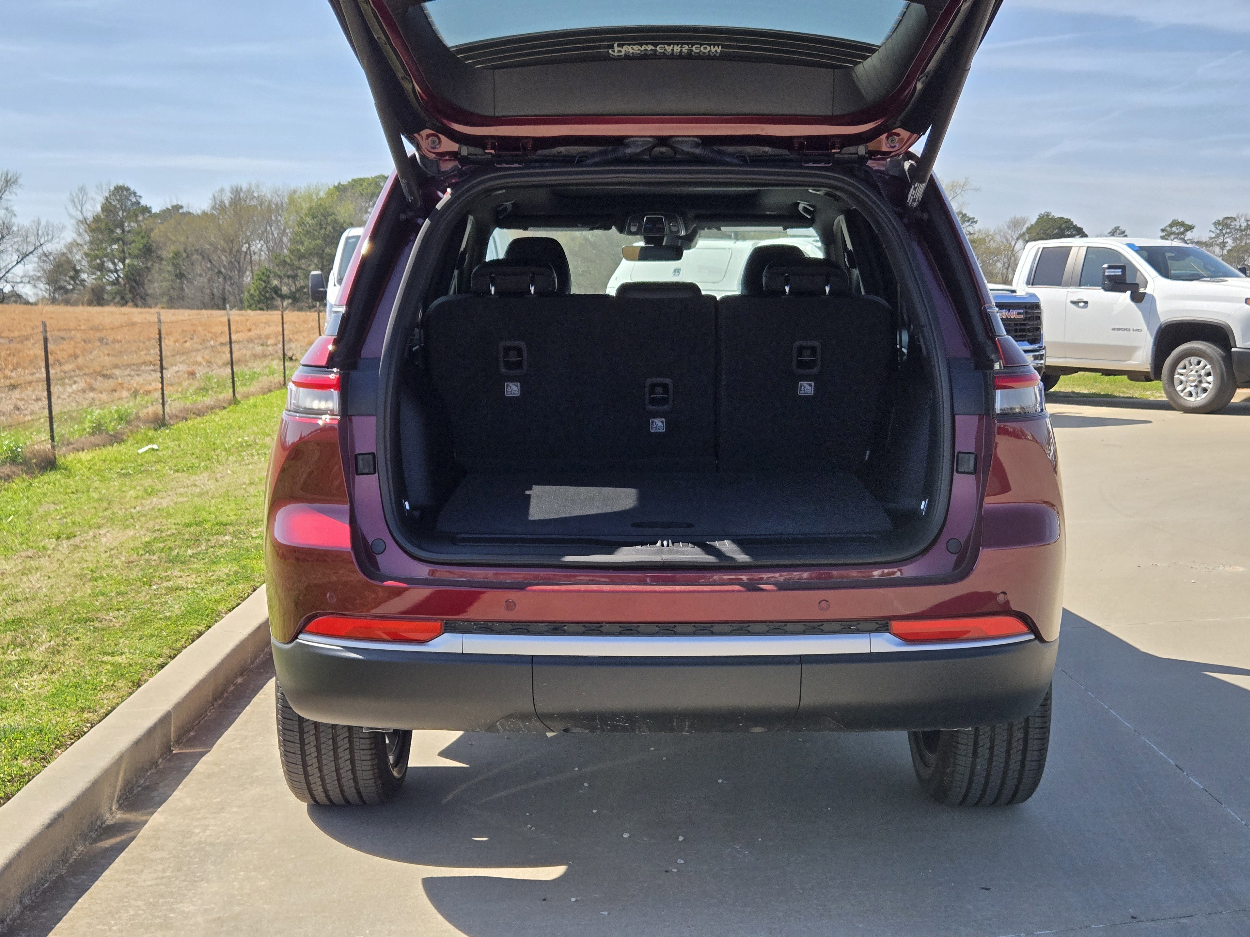 New 2026 Jeep Grand Cherokee Limited w/ Trailer Tow Package RWD image 7