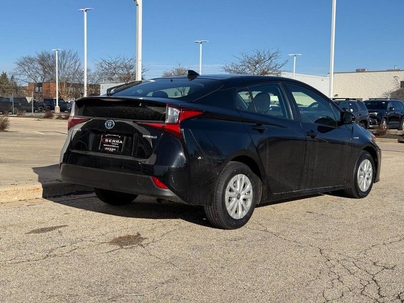 Used 2019 Toyota Prius LE image 3