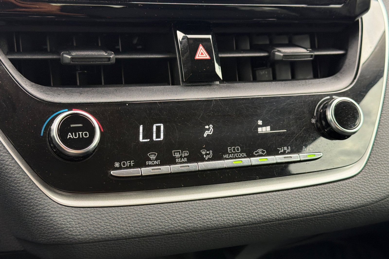 Used 2022 Toyota Corolla LE w/ Carpet Mat Package (TMS) FWD image 22