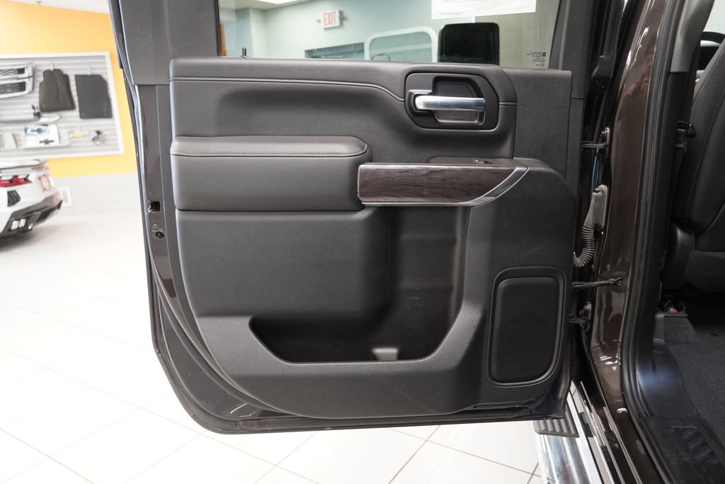 Used 2020 Chevrolet Silverado 2500 LTZ AWD/4WD image 17