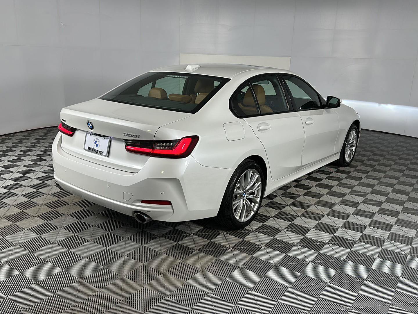 Used 2023 BMW 330i xDrive Sedan w/ Driving Assistance Package AWD/4WD image 33