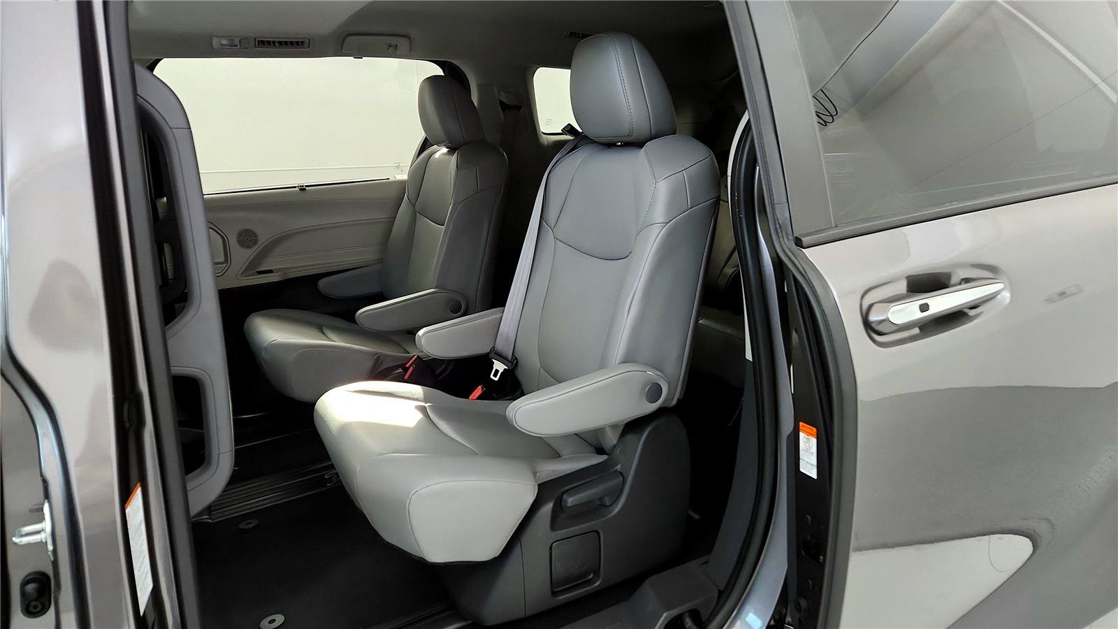 Certified 2024 Toyota Sienna XLE image 21
