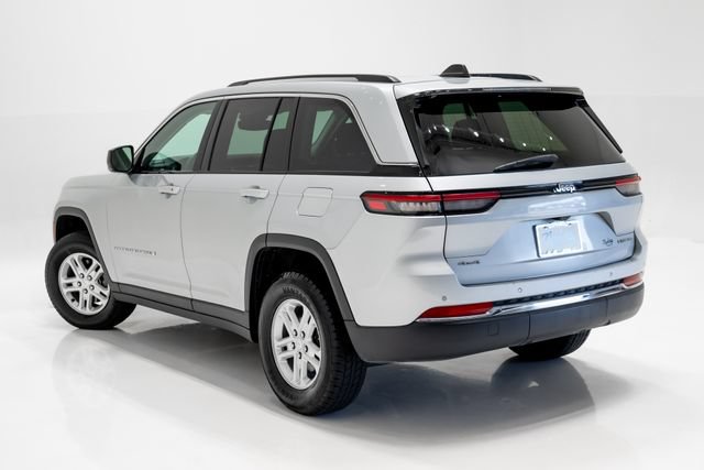 Used 2024 Jeep Grand Cherokee Laredo AWD/4WD image 33