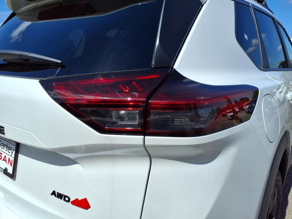 New 2026 Nissan Rogue SV image 12