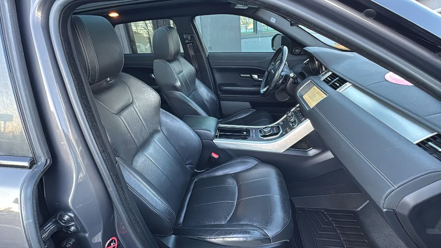 Used 2017 Land Rover Range Rover Evoque SE image 18