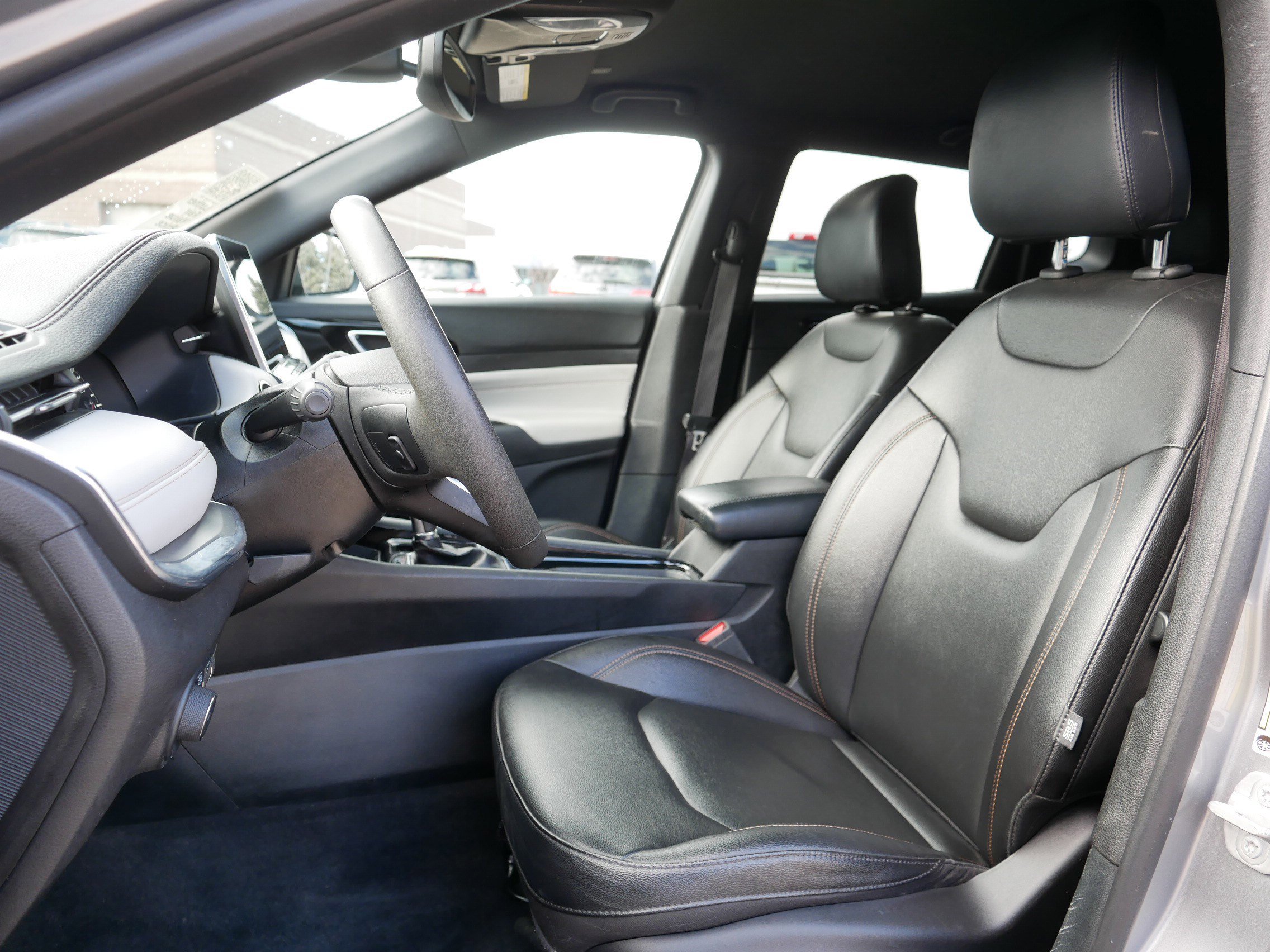 Used 2024 Jeep Compass Limited image 33