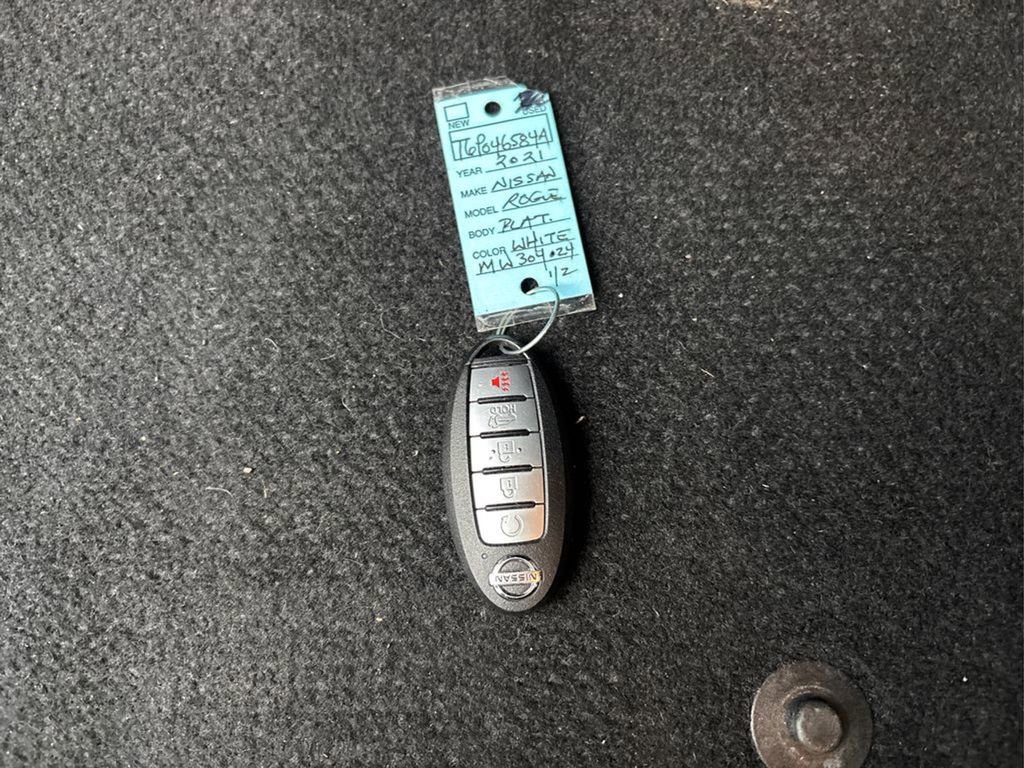 Used 2021 Nissan Rogue Platinum image 45