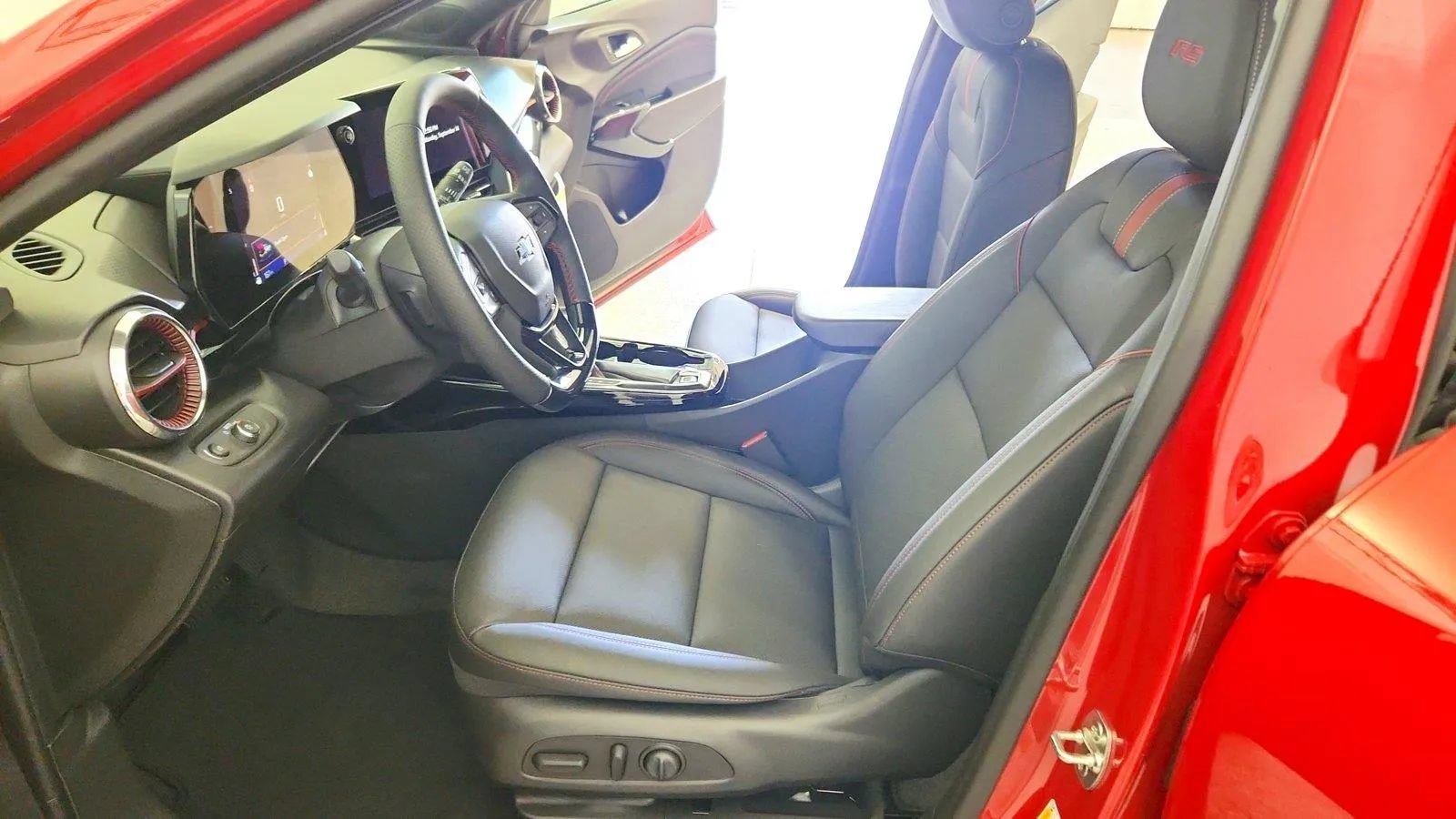 New 2026 Chevrolet Trax RS w/ Driver Confidence Package FWD image 15