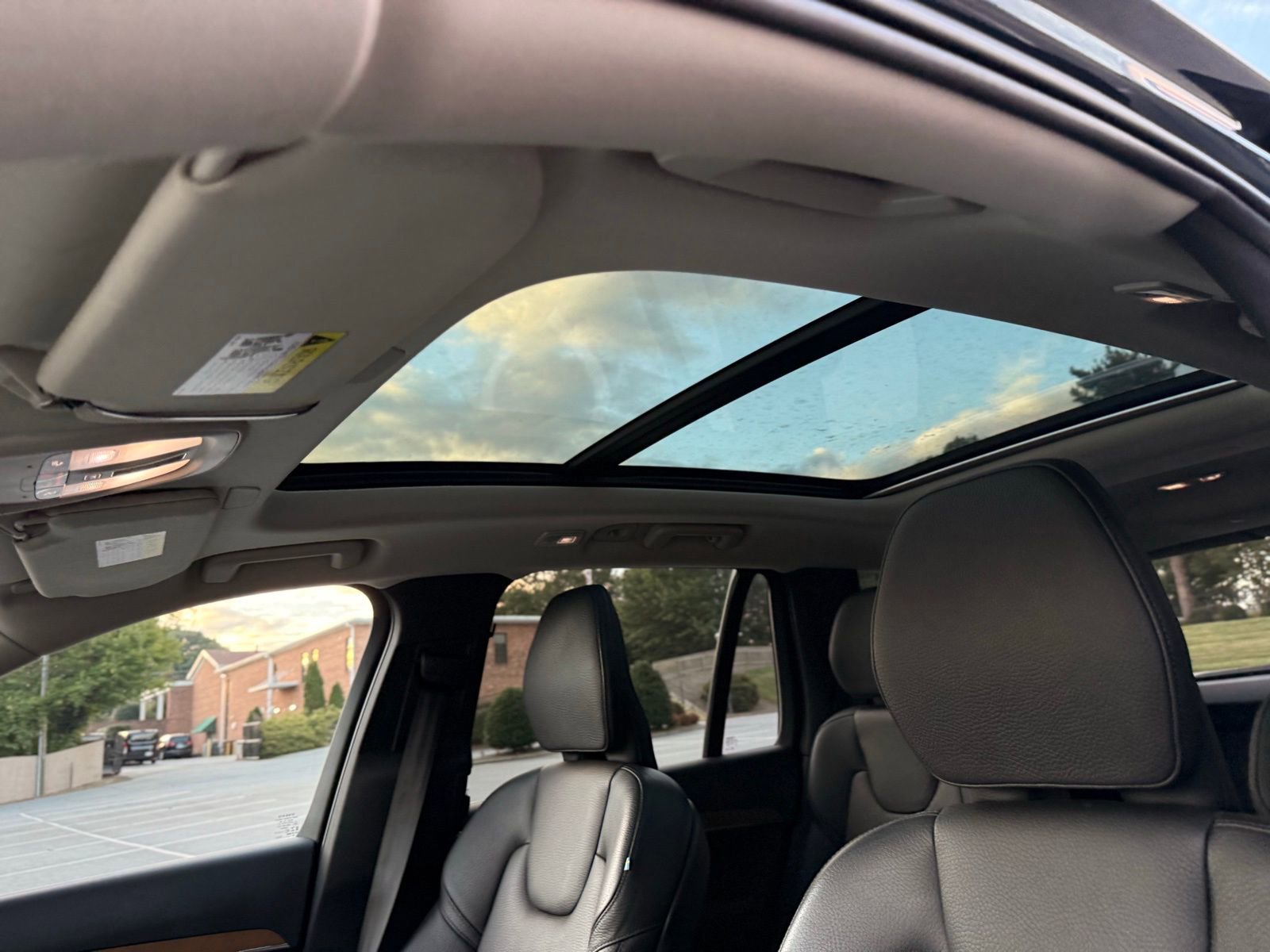 Used 2023 Volvo XC90 T8 Plus image 18