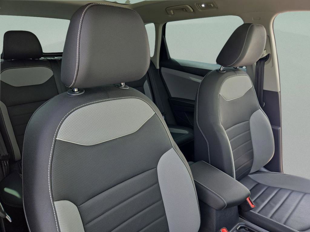 Used 2024 Volkswagen Taos SEL image 31