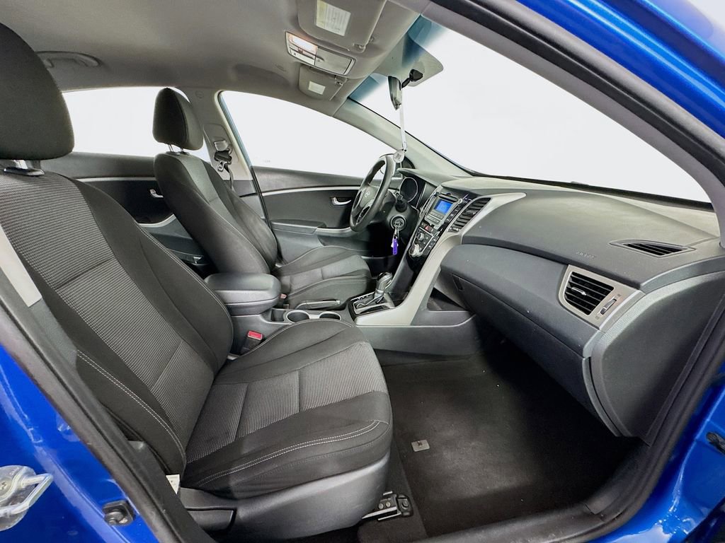 Used 2017 Hyundai Elantra GT image 31