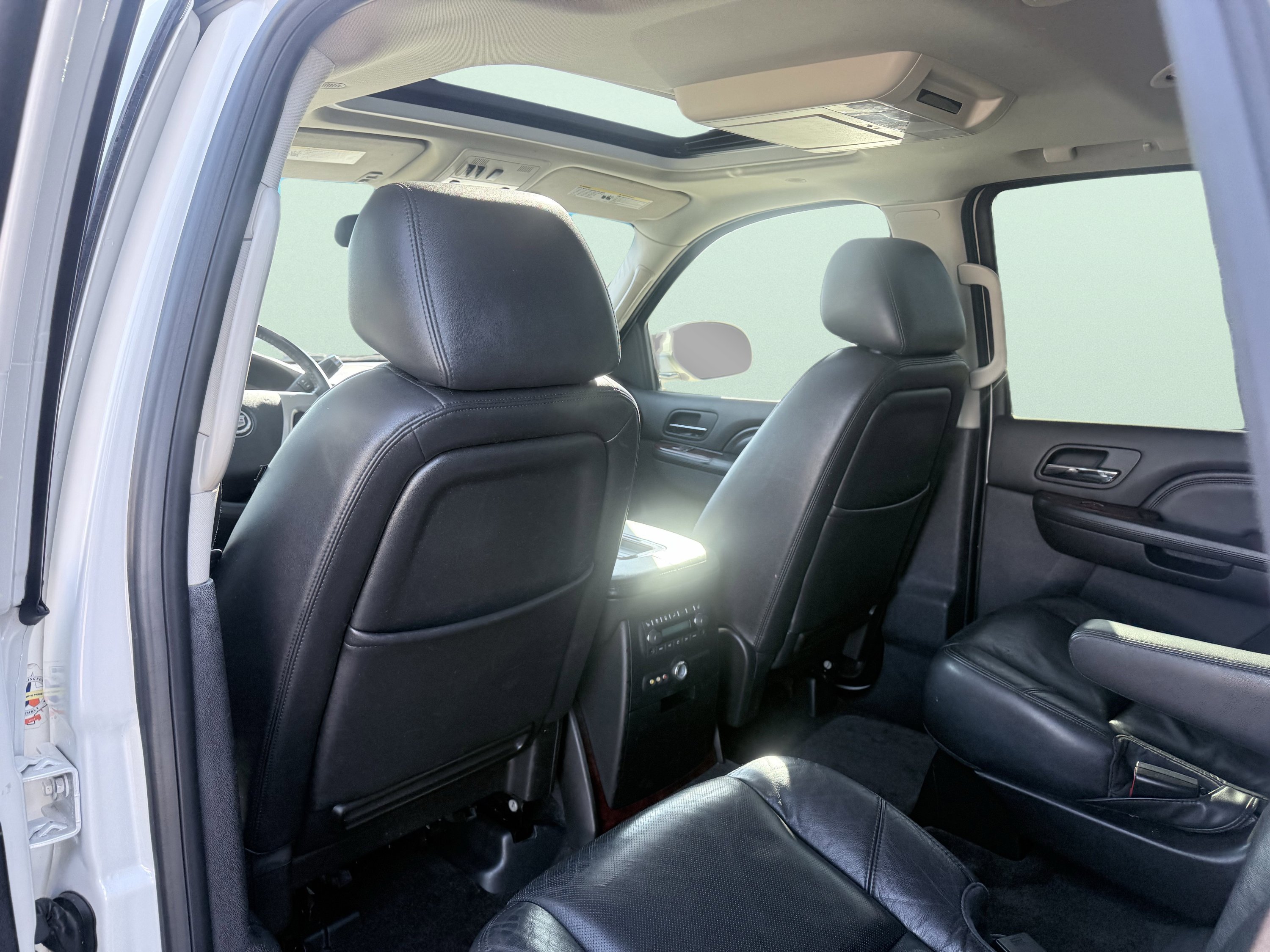 Used 2012 Cadillac Escalade Luxury RWD image 32