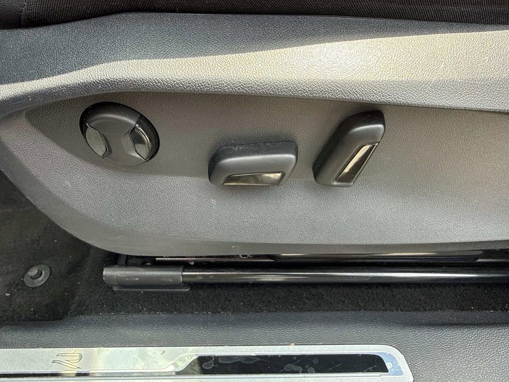 Used 2023 Volkswagen Tiguan SE R-Line image 22