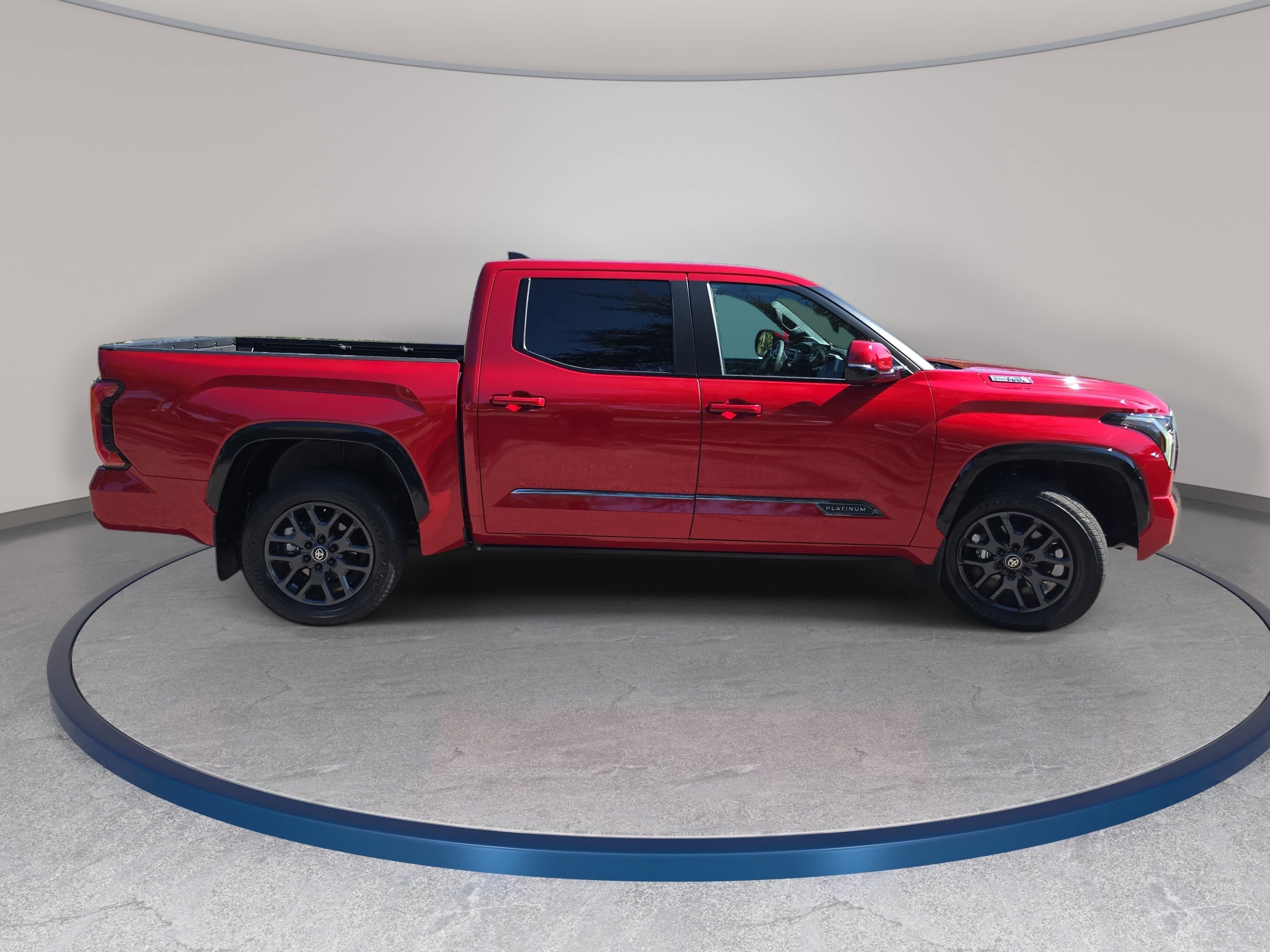 Used 2025 Toyota Tundra Platinum AWD/4WD image 4