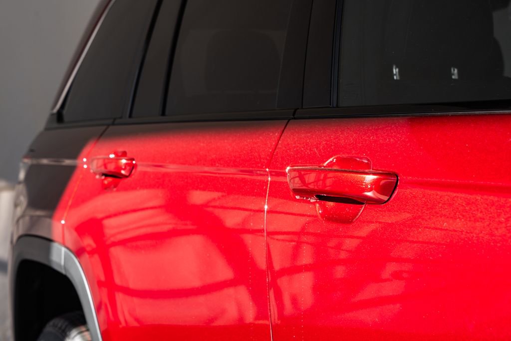 New 2025 Jeep Grand Cherokee Laredo X w/ Luxury Tech Group I image 16