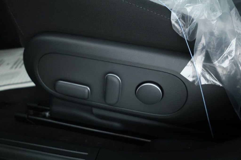 Used 2025 Hyundai Ioniq 5 SE image 8