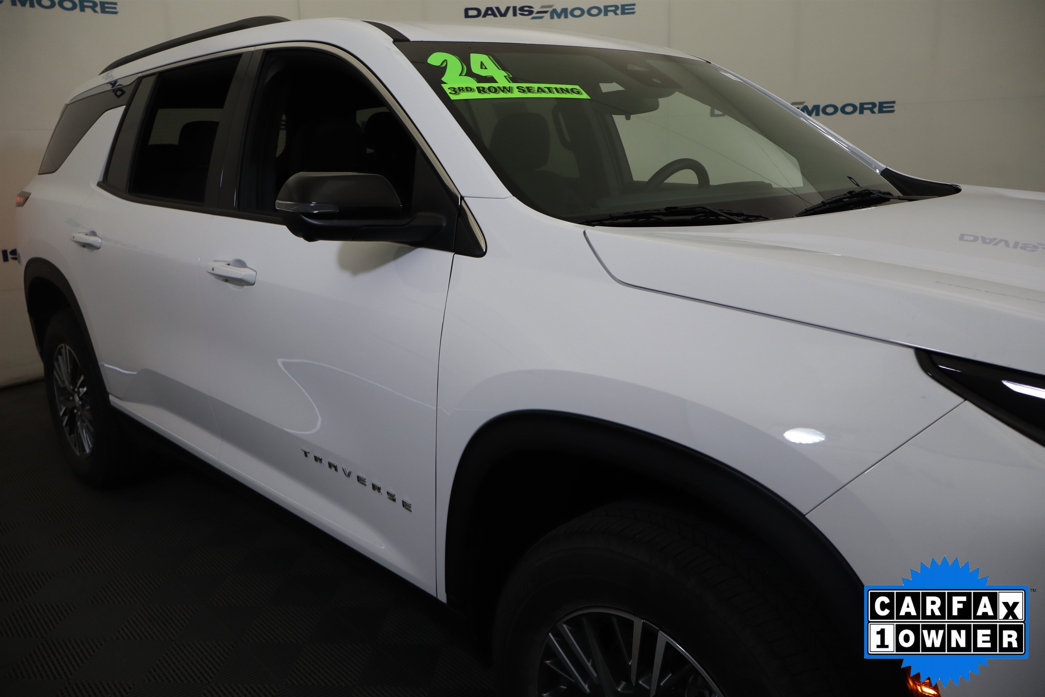 Used 2024 Chevrolet Traverse LT FWD image 4